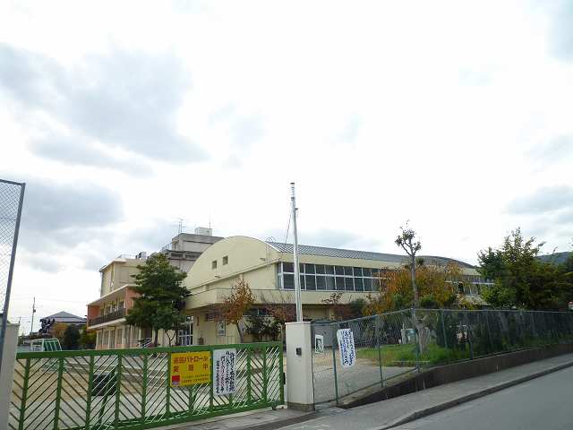 ��ˎs���w�Z�A�w�Z��A��ˎs�� �������w�Z�A���r�_�E�ʐ^1