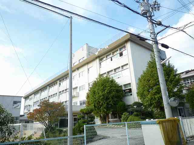 ��ˎs���w�Z�A�w�Z��A��ˎs�� �������w�Z�A�R�{�w�E�ʐ^2