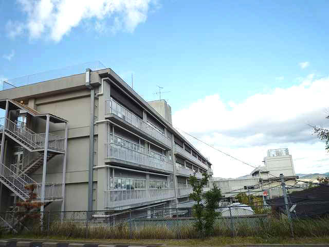 ��ˎs���w�Z�A�w�Z��A��ˎs�� ���R���w�Z�A�t����w�E�ʐ^2